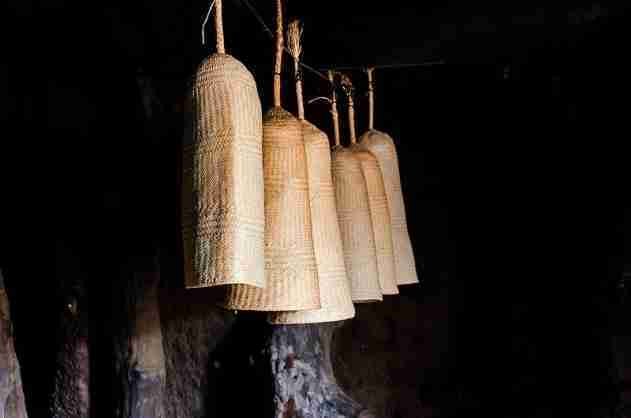 C:\Users\invitado1\Pictures\AFRICA Betammaribe Somba\28 tata somba gorros.jpg