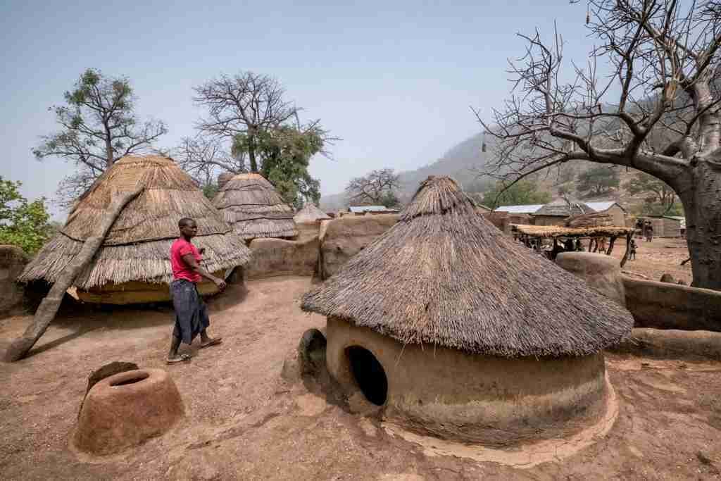 C:\Users\invitado1\Pictures\AFRICA Betammaribe Somba\15 batammaribe azotea l m.jpg