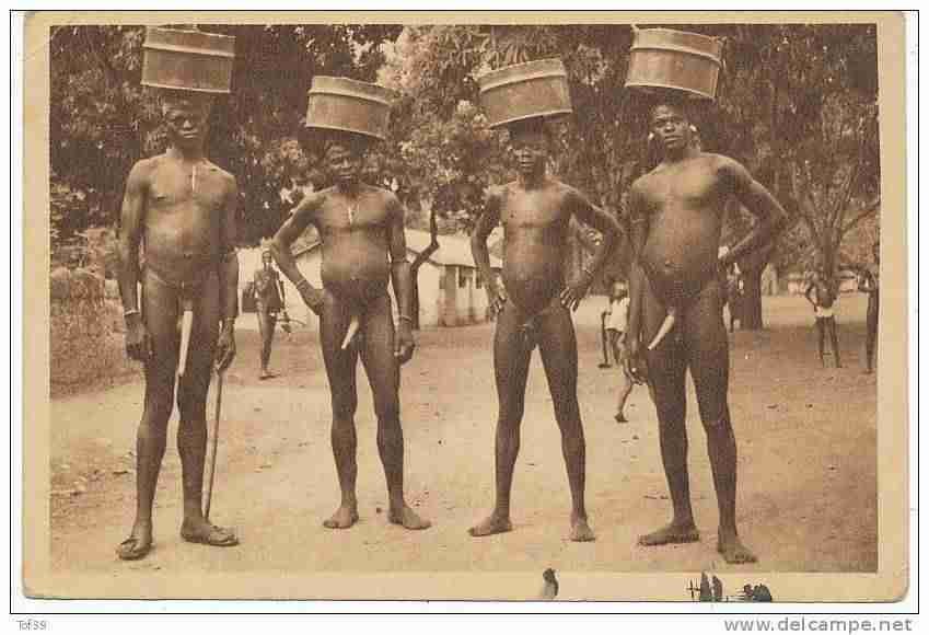 C:\Users\invitado1\Pictures\AFRICA Betammaribe Somba\35 batammaribe enlo.jpg