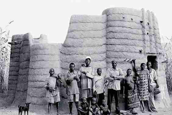 C:\Users\invitado1\Pictures\AFRICA Betammaribe Somba\19 tata Benin morris-james-adobe-architecture.jpg