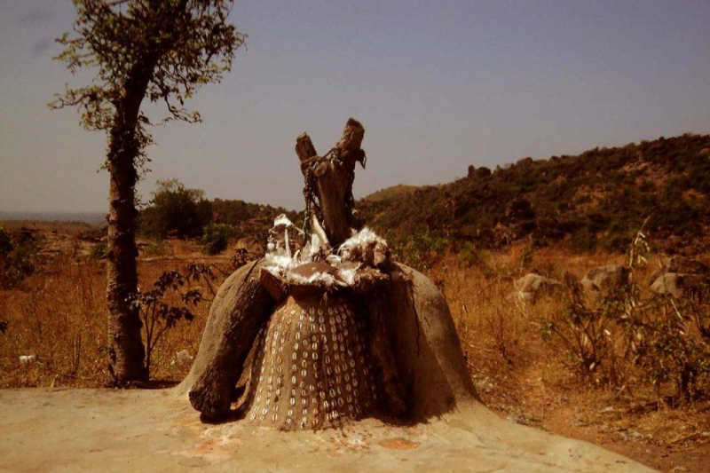 C:\Users\invitado1\Pictures\AFRICA Betammaribe Somba\17 batammaribe altar.png