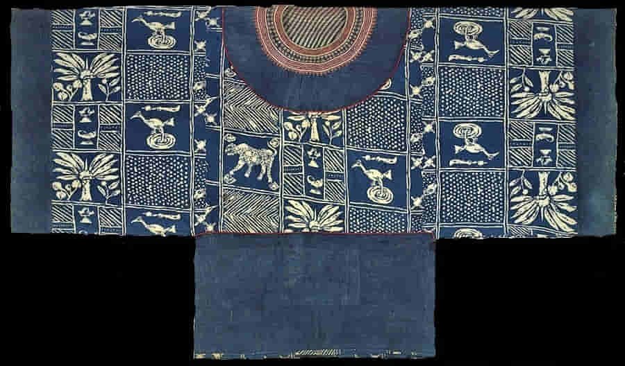 Túnica confeccionada en tejido Ndop 