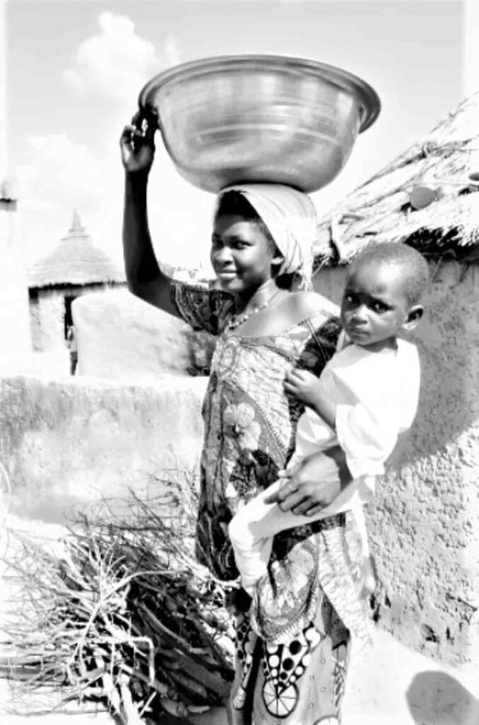 Mujer Mossi con su bebé. Foto Juan José