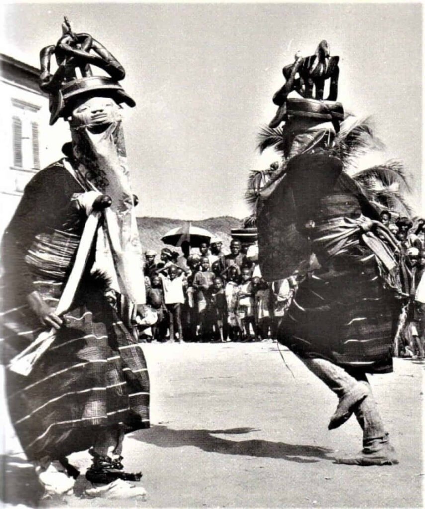 Pareja de danzantes Gelede. 106  