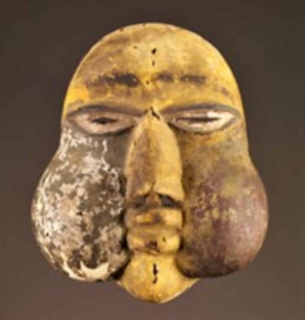 242 Idan, máscara satírica