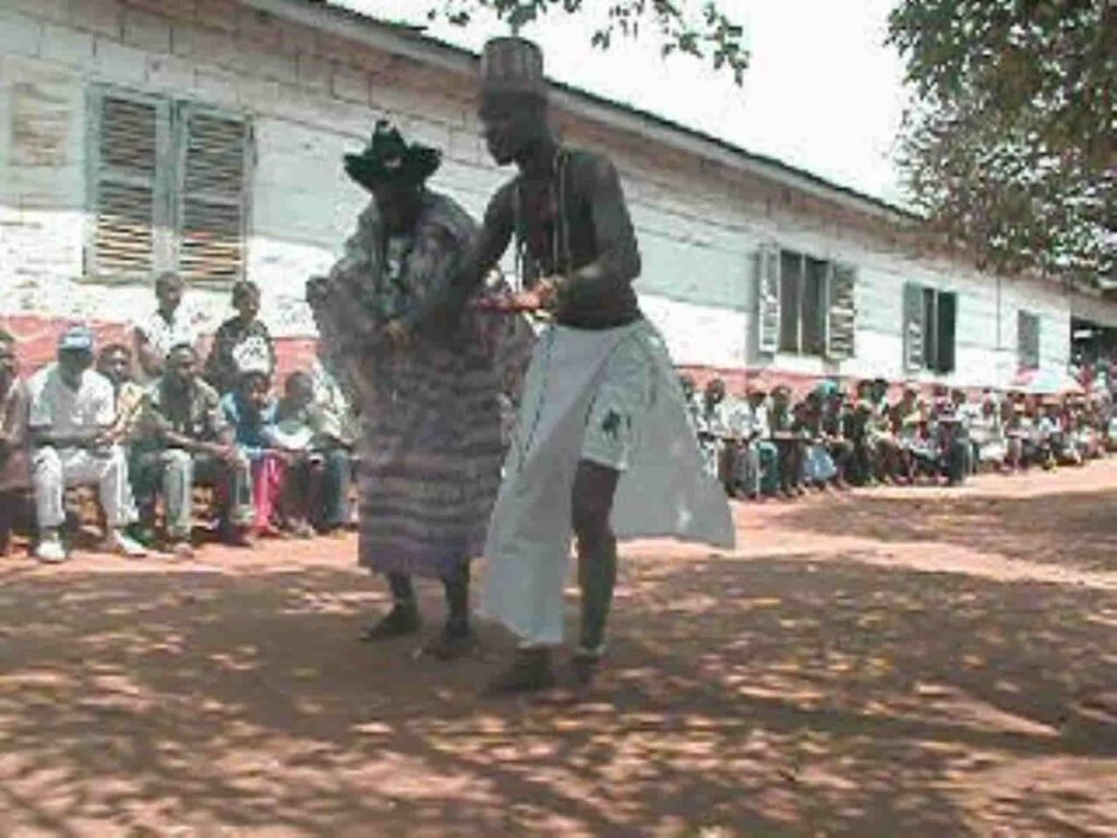 De Kofi Anyidoho, “Ewe Verbal Art", en F. Agbodeka 1997: p. 123 a 152.